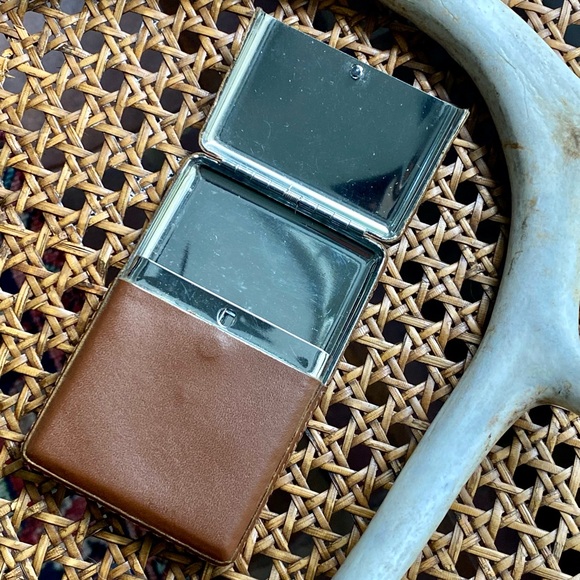 Spring-Loaded Credit Card Wallet - Picture 3 of 8